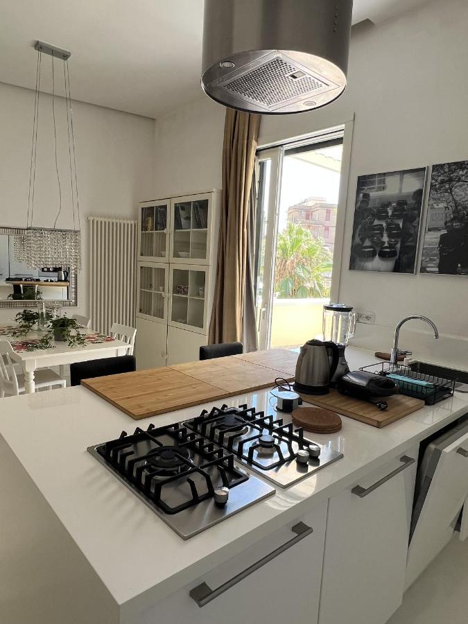 Rome, Beautiful Apartment In A Vintage Building Lido di Ostia Exterior foto