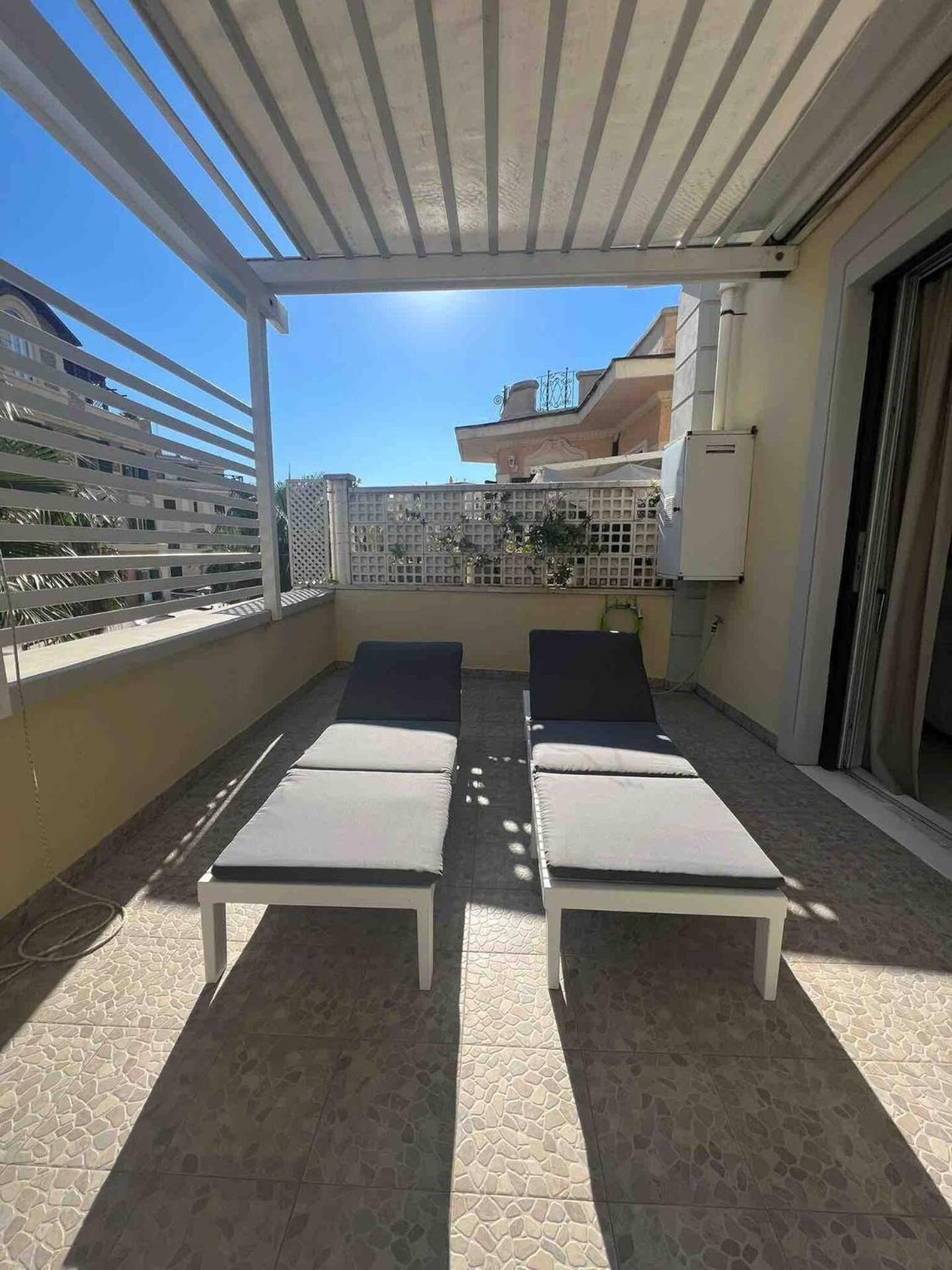 Rome, Beautiful Apartment In A Vintage Building Lido di Ostia Exterior foto